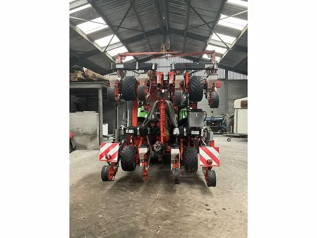 Pneumatische zaaimachine kuhn planter 2 compleet met kuhn venta - afbeelding 42 van  42