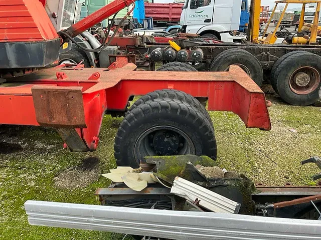 Poclain tys 4x4 banden graafmachine - afbeelding 8 van  21