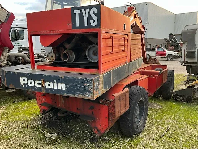 Poclain tys 4x4 banden graafmachine - afbeelding 9 van  21