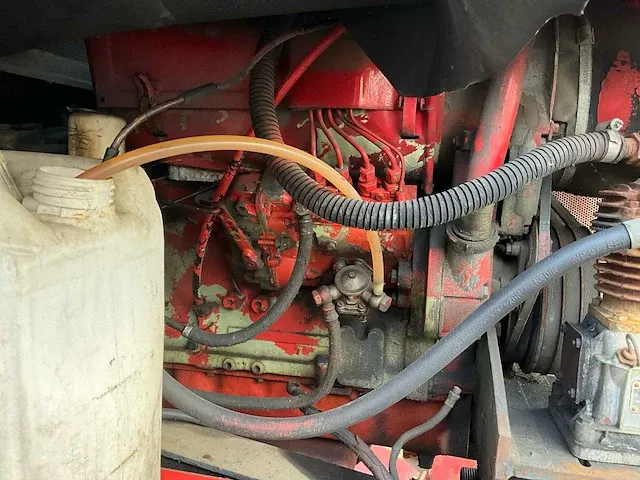 Poclain tys 4x4 banden graafmachine - afbeelding 11 van  21