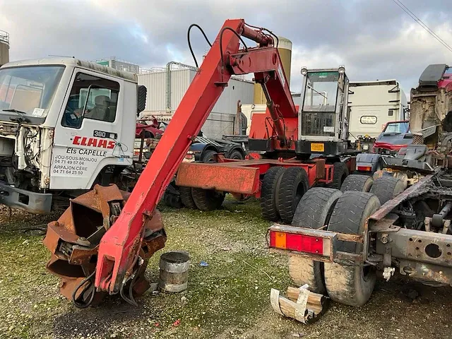 Poclain tys 4x4 banden graafmachine - afbeelding 1 van  21