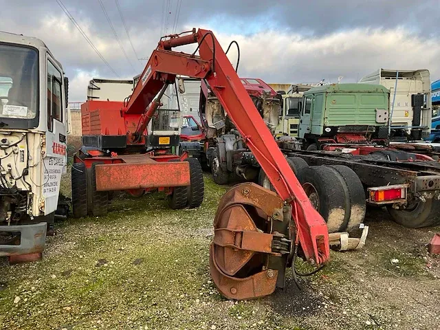 Poclain tys 4x4 banden graafmachine - afbeelding 12 van  21