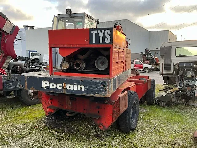Poclain tys 4x4 banden graafmachine - afbeelding 15 van  21