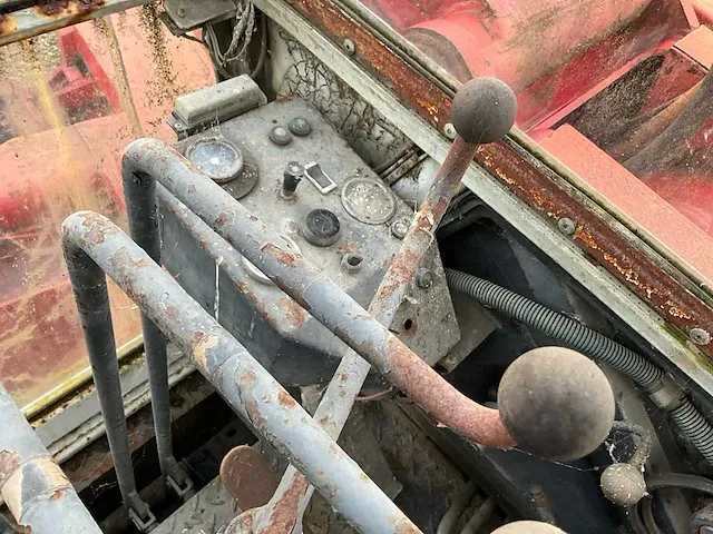 Poclain tys 4x4 banden graafmachine - afbeelding 21 van  21