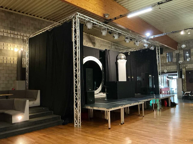 Podium met truss opstelling - afbeelding 9 van  16