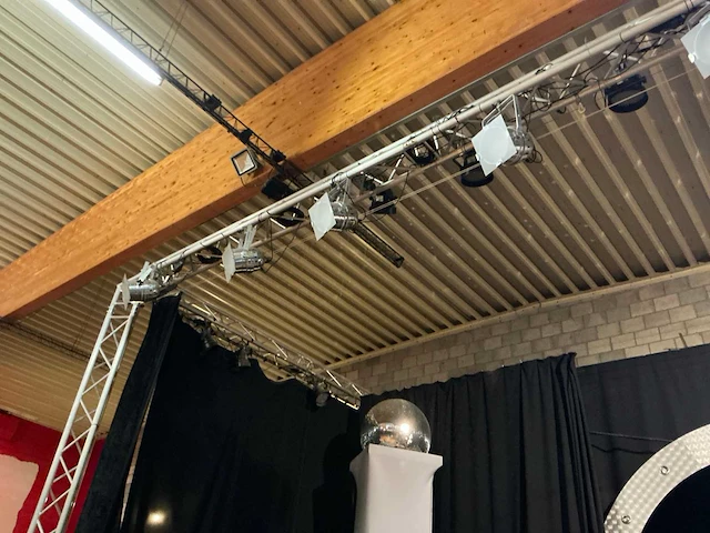 Podium met truss opstelling - afbeelding 10 van  16