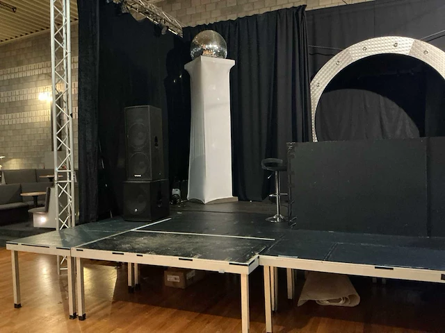 Podium met truss opstelling - afbeelding 14 van  16