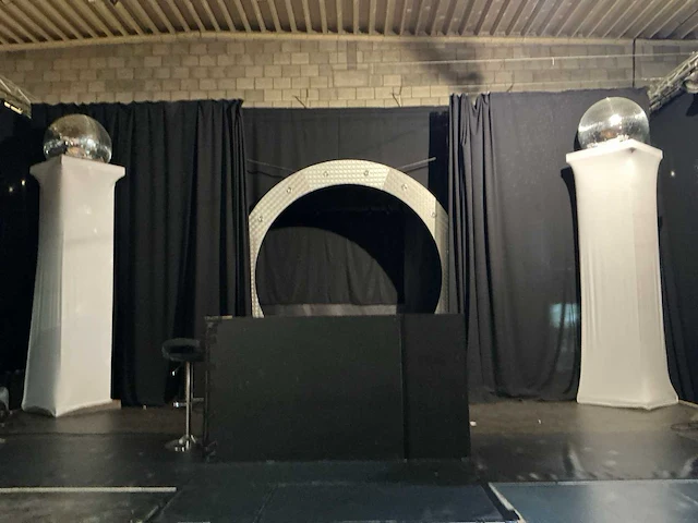 Podium met truss opstelling - afbeelding 15 van  16