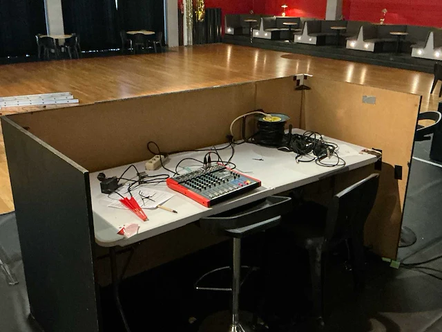 Podium met truss opstelling - afbeelding 16 van  16