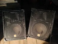 Podium monitor (2x)