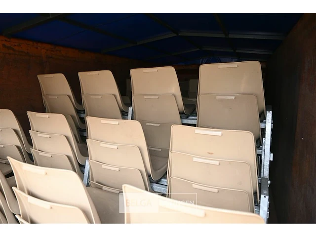 Podiumwagen + stoelen - afbeelding 12 van  16