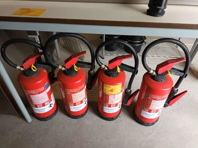 Poedersnelblussers brumatex. 4 stuks - afbeelding 1 van  2