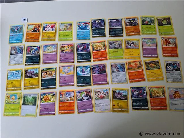 Pokémon cards - afbeelding 1 van  8