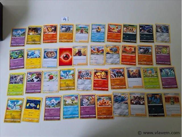 Pokémon cards - afbeelding 1 van  8