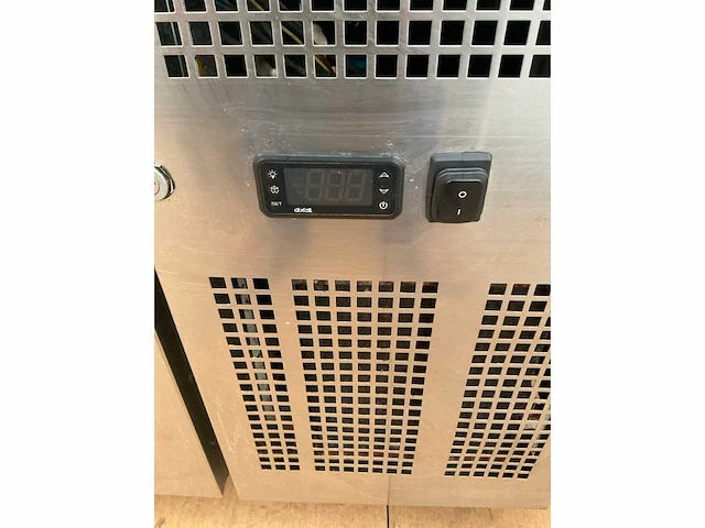 Polar g598-e koelwerkbank met 4 deuren - afbeelding 3 van  7