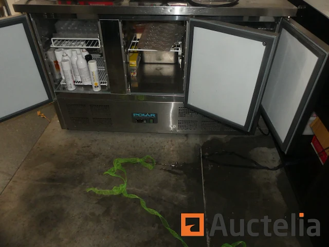 Polar refrigeration 3-deurs koelvitrine - afbeelding 2 van  4