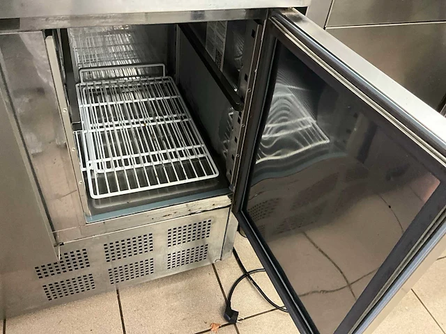 Polar sec903 / g622-5 – professionele rvs koelwerkbank (3 deuren) - afbeelding 4 van  13