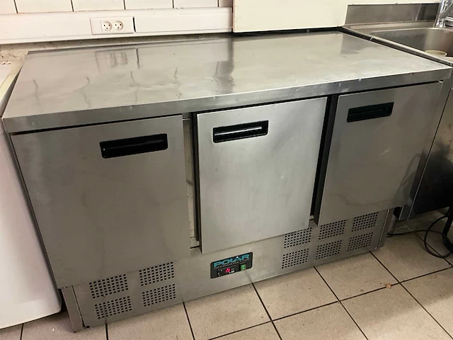 Polar sec903 / g622-5 – professionele rvs koelwerkbank (3 deuren) - afbeelding 1 van  13