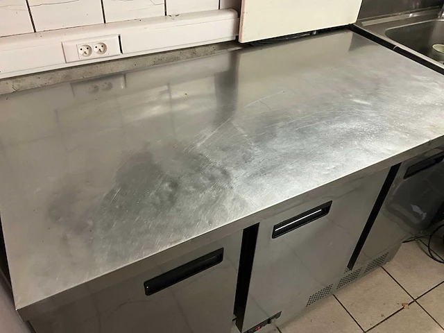Polar sec903 / g622-5 – professionele rvs koelwerkbank (3 deuren) - afbeelding 6 van  13