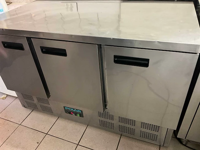 Polar sec903 / g622-5 – professionele rvs koelwerkbank (3 deuren) - afbeelding 7 van  13