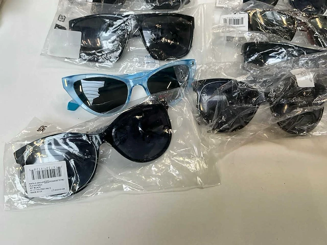 Polaroid zonnebril (16x) - afbeelding 3 van  10