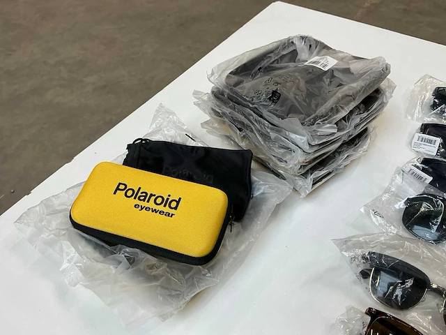 Polaroid zonnebril (17x) - afbeelding 12 van  12