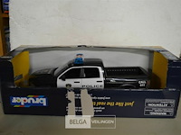 Police pick up - afbeelding 1 van  4