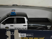 Police pick up - afbeelding 4 van  4