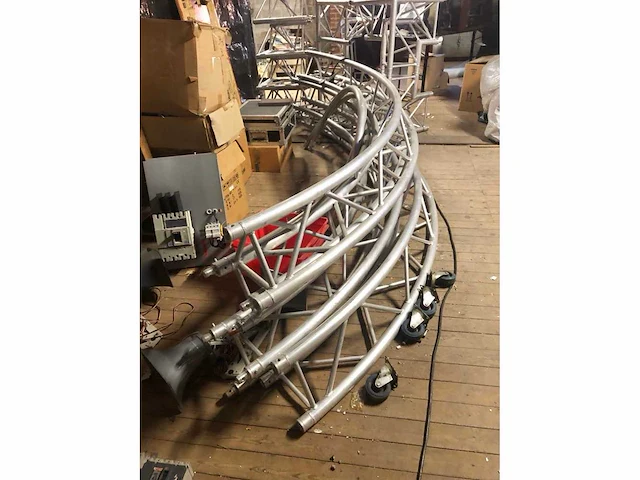 Polytruss - driehoek van 30 - russisch aluminium - afbeelding 1 van  1