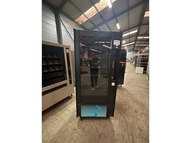 Polyvend - verkoopautomaat - afbeelding 2 van  4