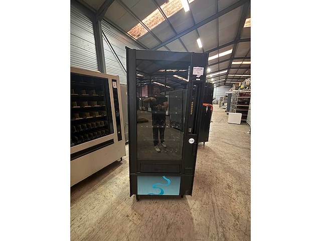 Polyvend - verkoopautomaat - afbeelding 3 van  4