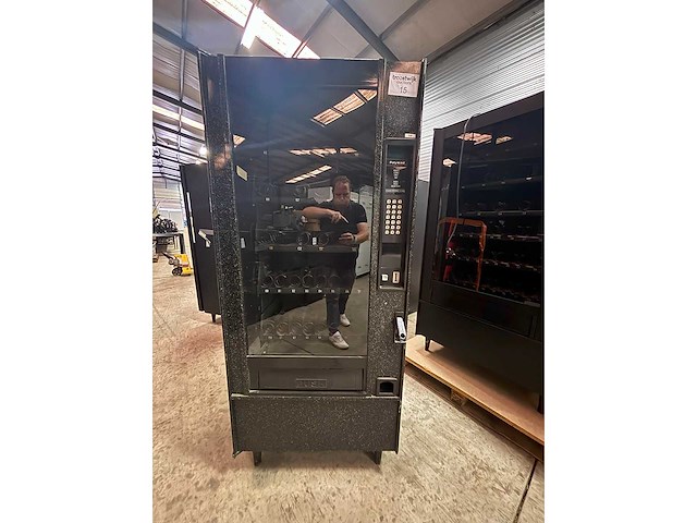 Polyvend - verkoopautomaat - afbeelding 5 van  7