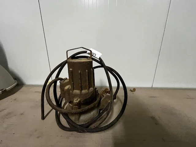 Pomp flygt - afbeelding 2 van  4