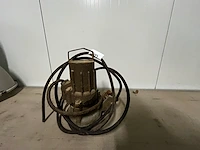 Pomp flygt - afbeelding 2 van  4
