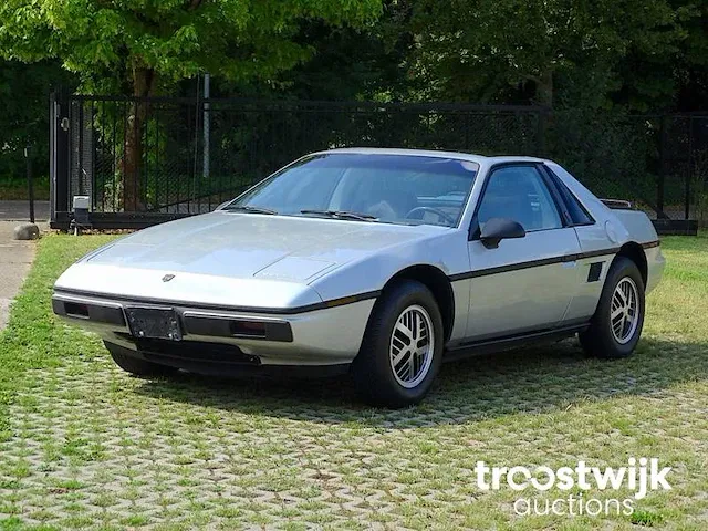 Pontiac fiero 2m6 se (topstaat) - afbeelding 1 van  50