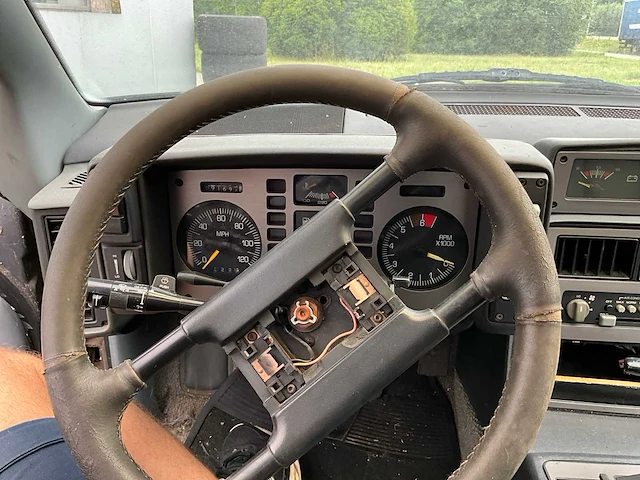 Pontiac fiero oldtimer - afbeelding 6 van  24
