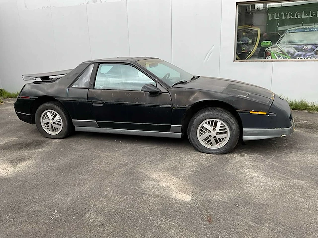 Pontiac fiero oldtimer - afbeelding 12 van  24