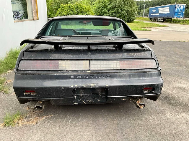 Pontiac fiero oldtimer - afbeelding 19 van  24