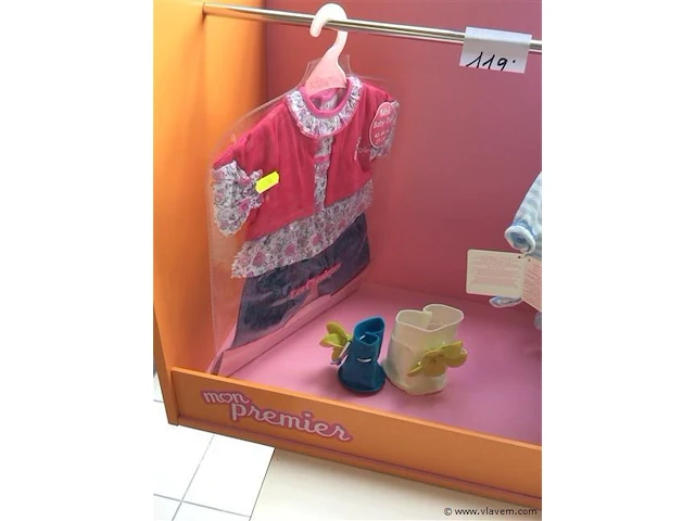 Poppenkledij + kastje - afbeelding 2 van  2