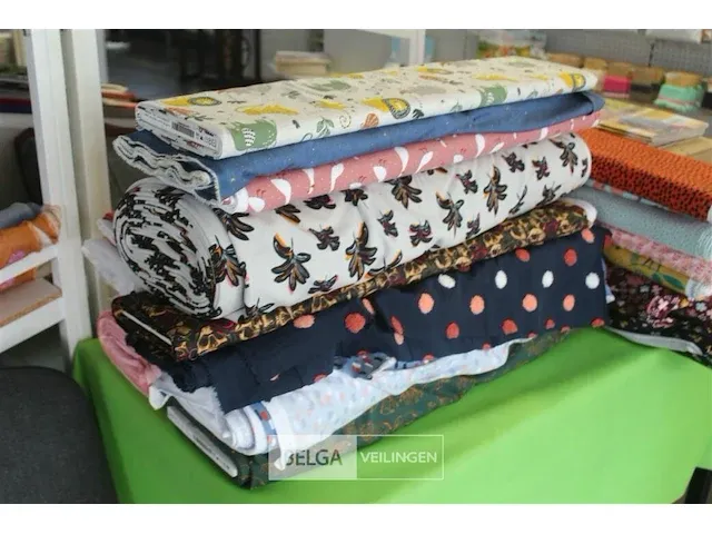 Poppy editie 16 boek & diverse stoffen op rol/houder - afbeelding 2 van  6