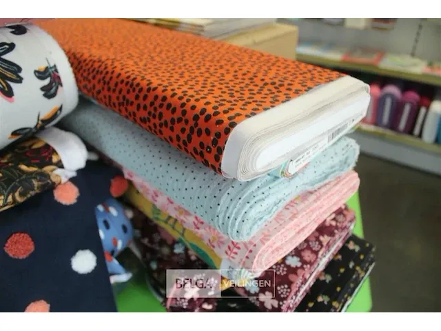 Poppy editie 16 boek & diverse stoffen op rol/houder - afbeelding 5 van  6