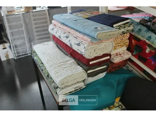 Poppy editie 18 boek & diverse stoffen op rol/houder - afbeelding 1 van  7