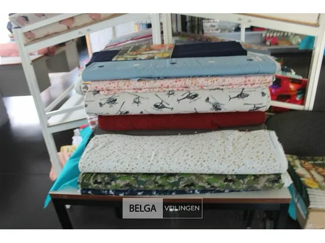 Poppy editie 18 boek & diverse stoffen op rol/houder - afbeelding 2 van  7