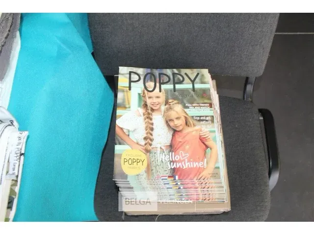 Poppy editie 18 boek & diverse stoffen op rol/houder - afbeelding 7 van  7