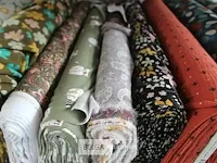Poppy editie 19 boek & diverse stoffen op rol/houder - afbeelding 4 van  6