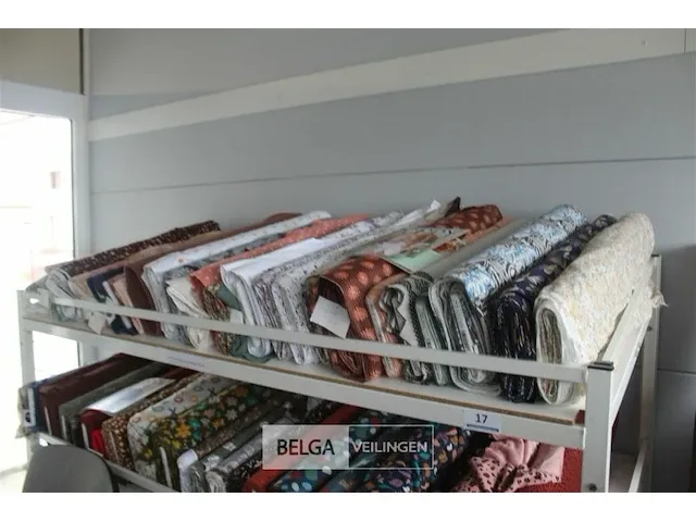 Poppy editie 20 boek & diverse stoffen op rol/houder - afbeelding 1 van  6