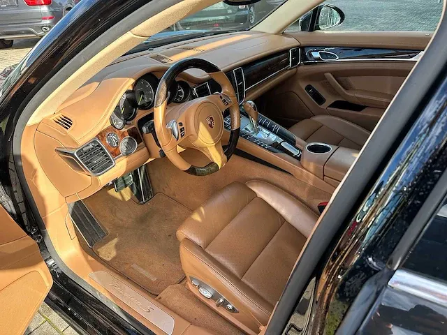 Porsche - panamera - personenauto - afbeelding 2 van  33