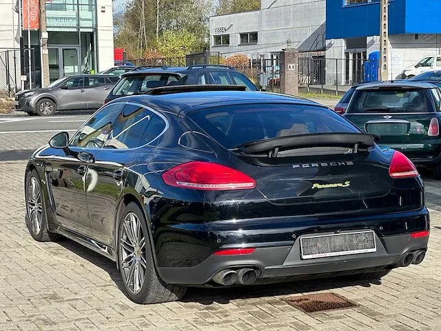 Porsche - panamera - personenauto - afbeelding 7 van  33