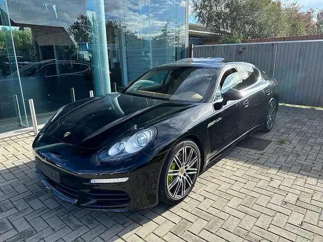 Porsche - panamera - personenauto - afbeelding 1 van  33
