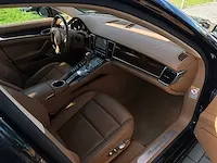 Porsche - panamera - personenauto - afbeelding 13 van  33